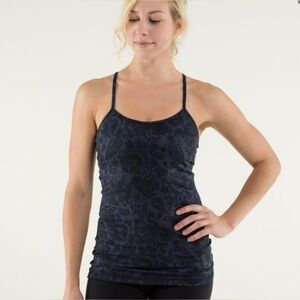 Lululemon power y top blue paisley size 10, Paisley Inkwell / Black